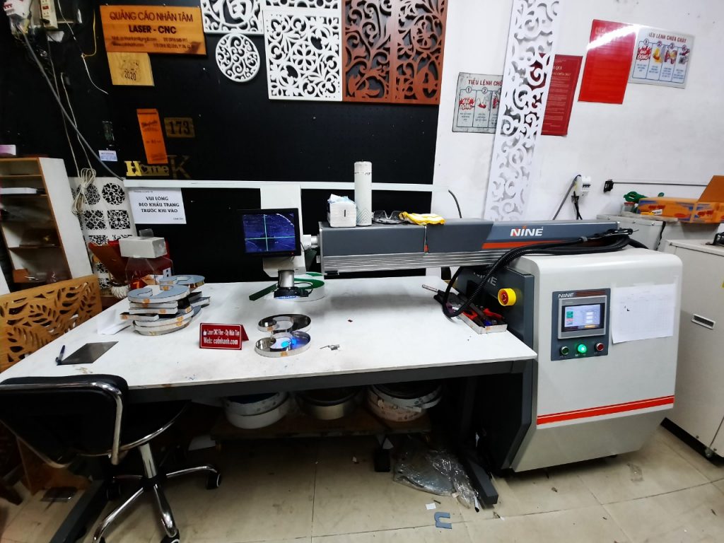 máy hàn laser chữ inox